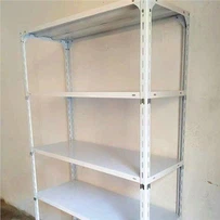 أرفف زاوية مشقوقة