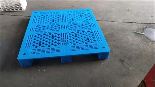 المنصات البلاستيكية القابلة للتكديس